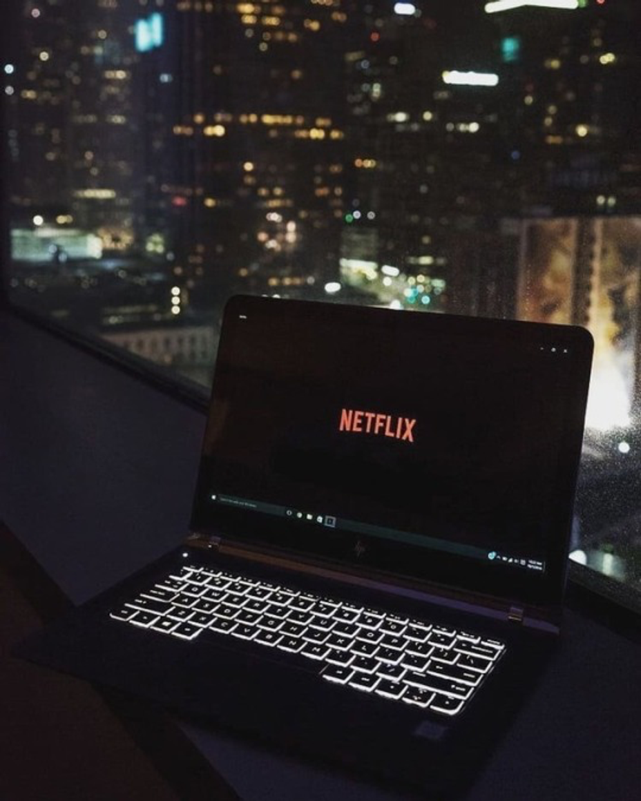 <p>What's your Favourite Netflix series? after the books, Netflix often helps me to distract myself from bad symptoms📘🖥</p>