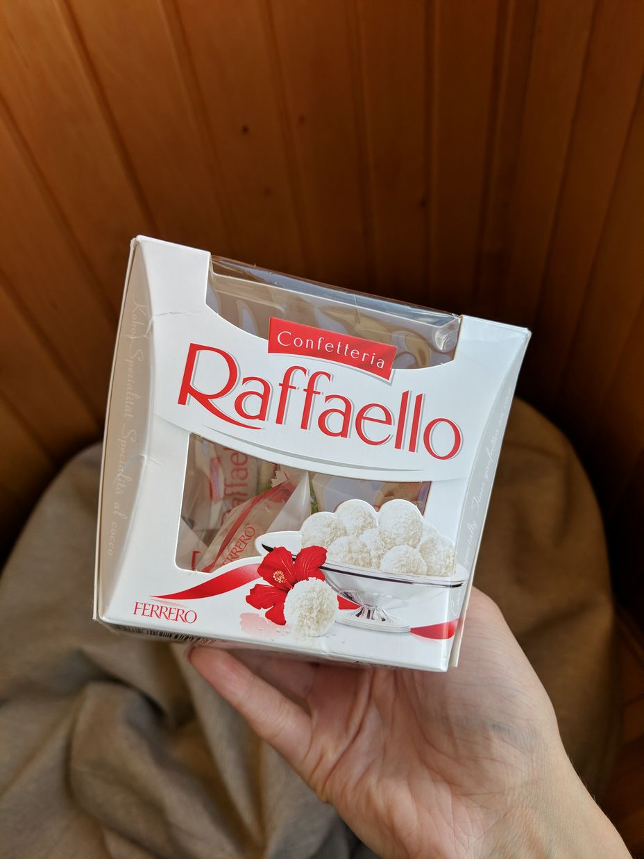 <p>Do you love raffaello as much as I do? 🤔🤔🤔</p>